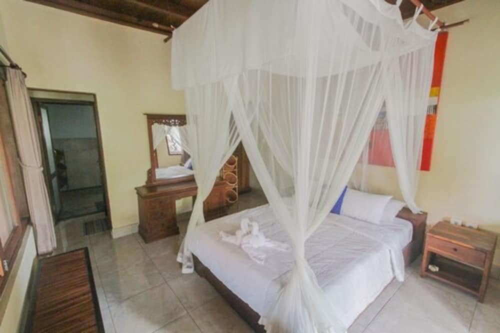 sari bamboo bungalows