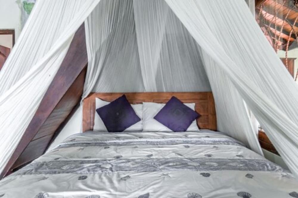 sari bamboo bungalows