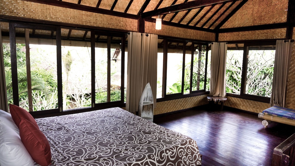 sari bamboo bungalows