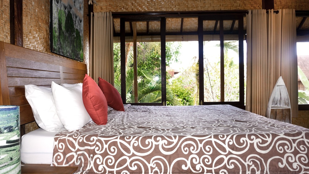 sari bamboo bungalows