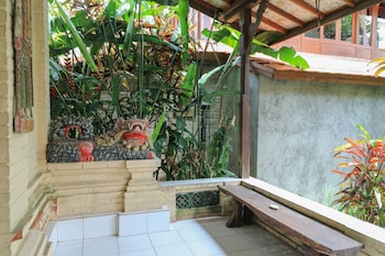 sari bamboo bungalows