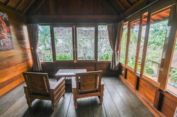 sari bamboo bungalows