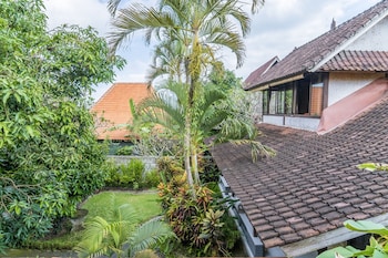 sari bamboo bungalows