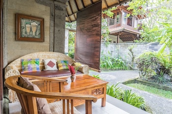 sari bamboo bungalows