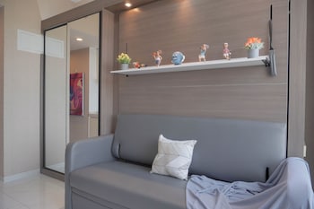 comfort and strategic studio apartment at sky house bsd