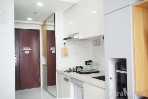 comfort and strategic studio apartment at sky house bsd