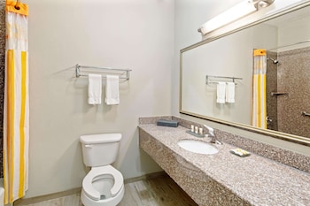 la quinta inn and suites by wyndham mercedes outlet mall