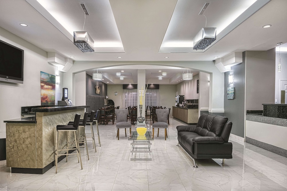 la quinta inn and suites by wyndham mercedes outlet mall