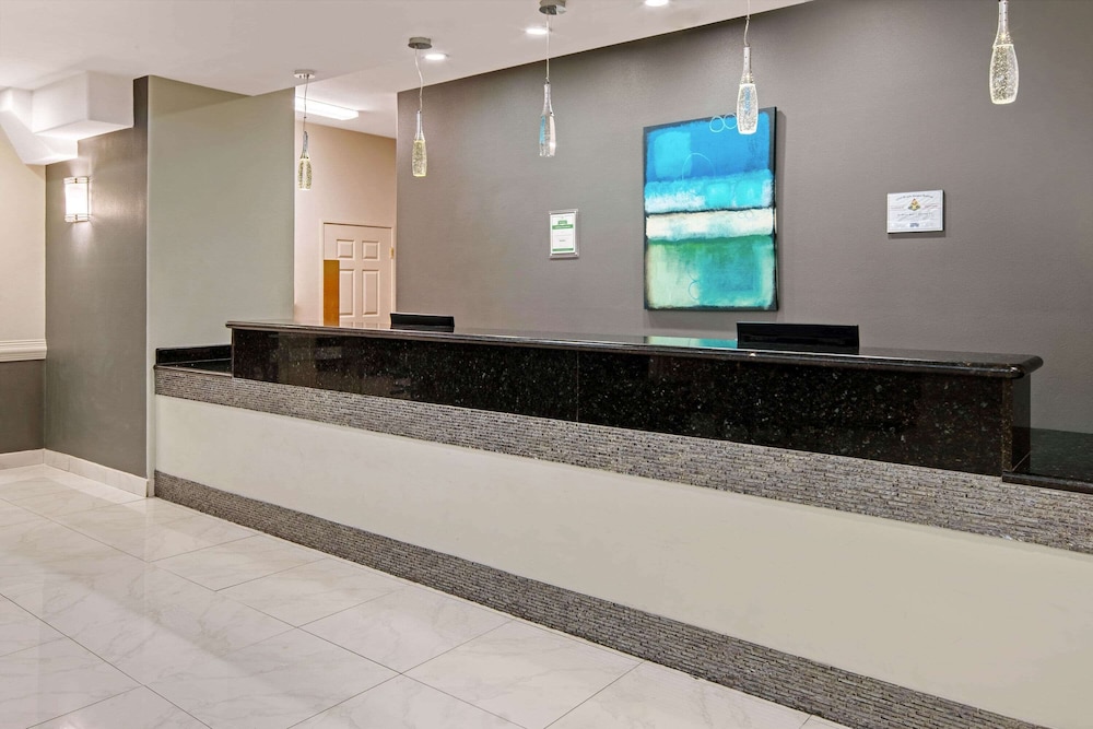 la quinta inn and suites by wyndham mercedes outlet mall