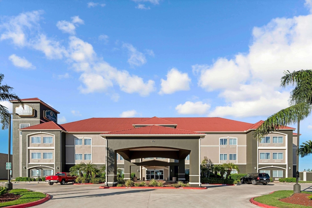 la quinta inn and suites by wyndham mercedes outlet mall