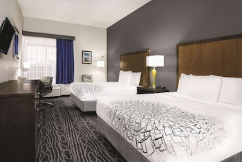 la quinta inn and suites by wyndham mercedes outlet mall