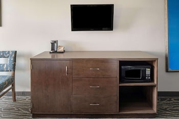 la quinta inn and suites by wyndham mercedes outlet mall