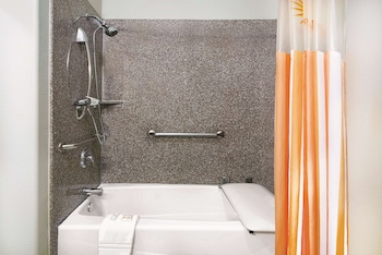 la quinta inn and suites by wyndham mercedes outlet mall