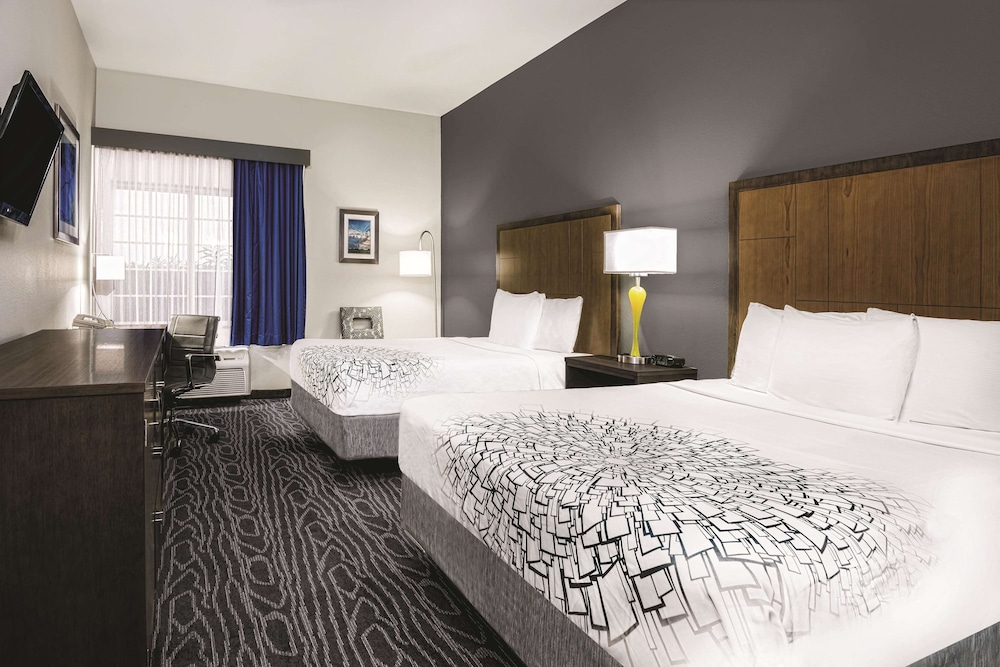 la quinta inn and suites by wyndham mercedes outlet mall