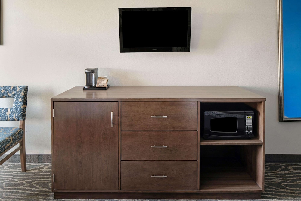 la quinta inn and suites by wyndham mercedes outlet mall