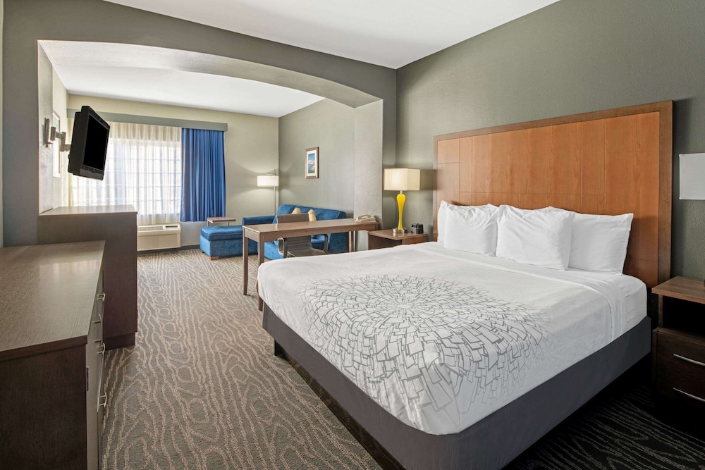 la quinta inn and suites by wyndham mercedes outlet mall