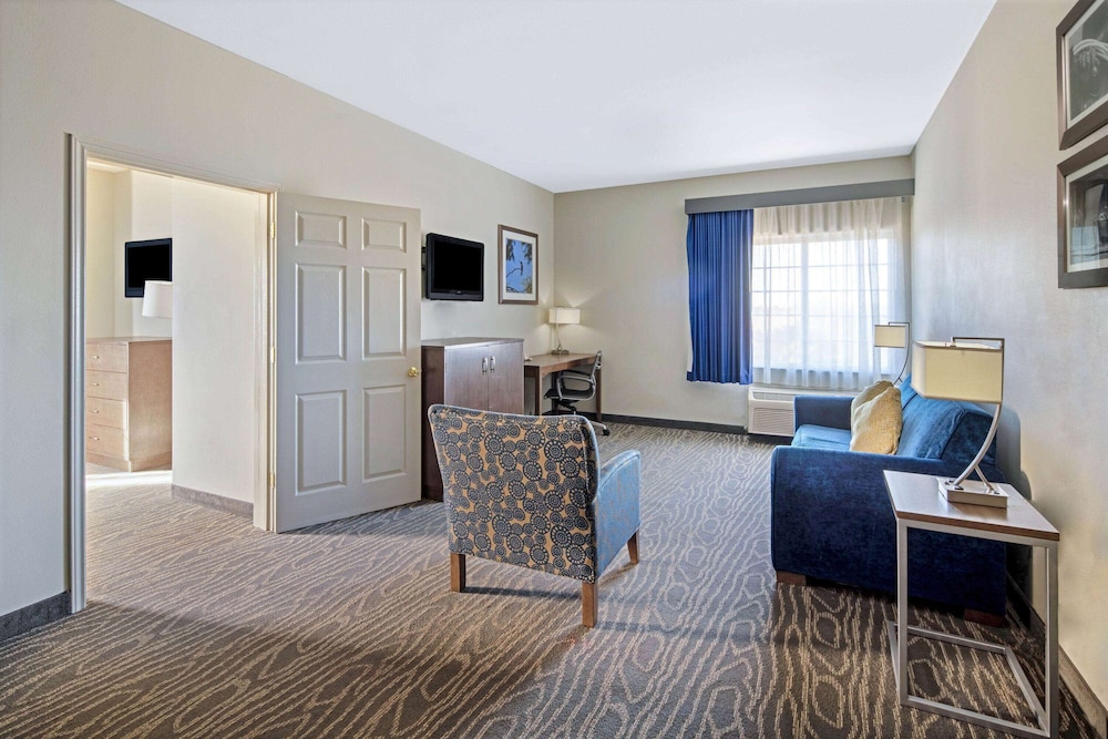 la quinta inn and suites by wyndham mercedes outlet mall
