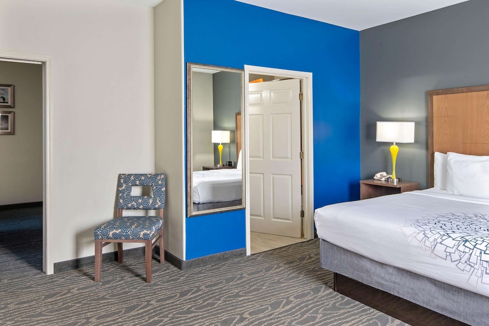 la quinta inn and suites by wyndham mercedes outlet mall