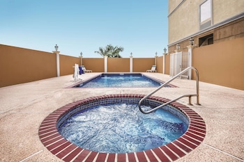 la quinta inn and suites by wyndham mercedes outlet mall