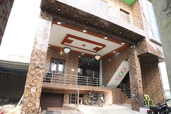 shri laddu gopal guest house