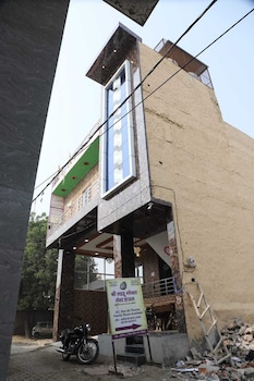 shri laddu gopal guest house