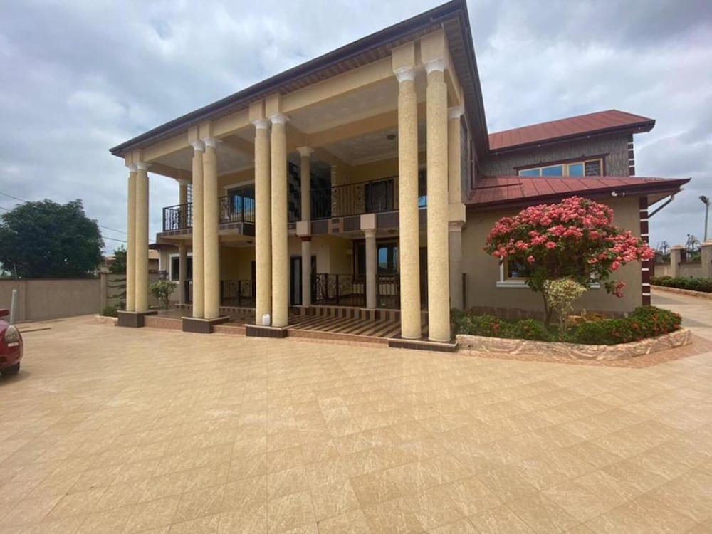 beautiful 2 bed apartment in kumasi