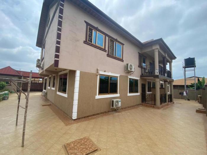 beautiful 2 bed apartment in kumasi