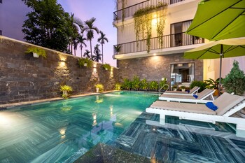 tomorrow villa hoi an