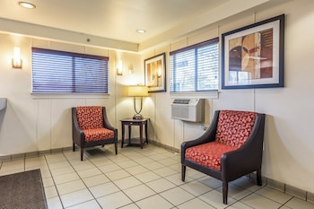 hometowne studios by red roof louisville