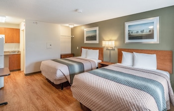 hometowne studios by red roof louisville