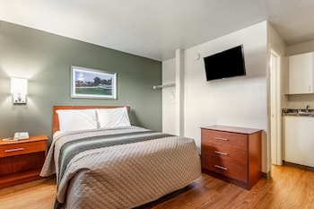 hometowne studios by red roof louisville