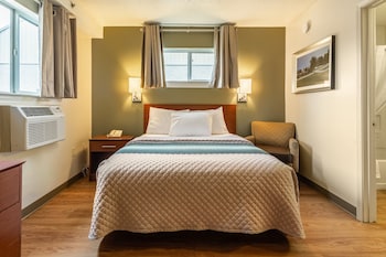 hometowne studios by red roof louisville