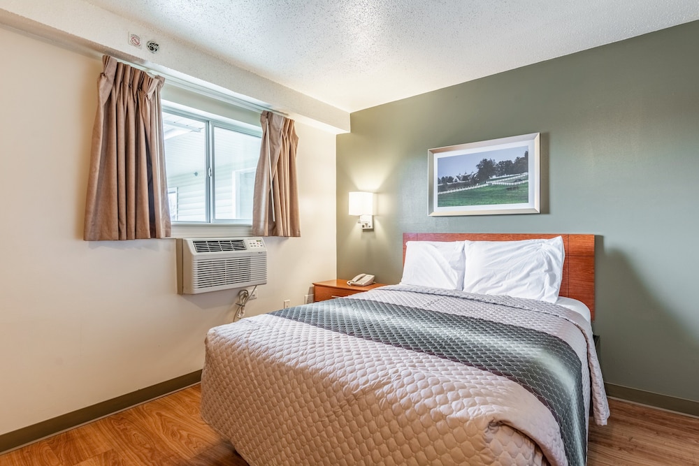 hometowne studios by red roof louisville