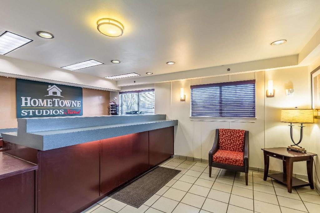 hometowne studios by red roof louisville