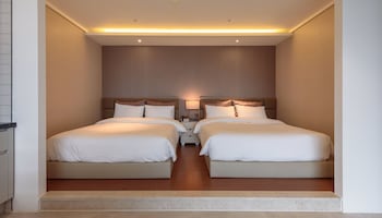 friemily pool villa and hotel