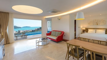 friemily pool villa and hotel