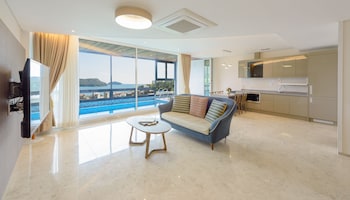 friemily pool villa and hotel