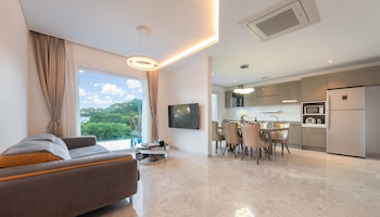 friemily pool villa and hotel