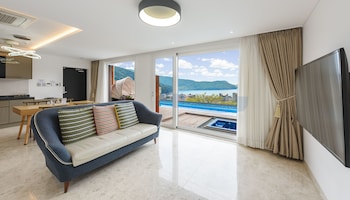 friemily pool villa and hotel