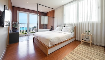 friemily pool villa and hotel