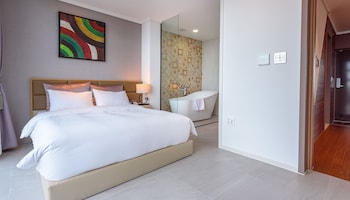 friemily pool villa and hotel