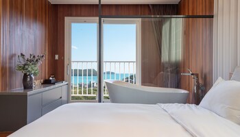 friemily pool villa and hotel