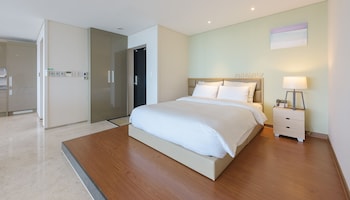 friemily pool villa and hotel