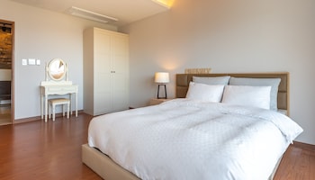 friemily pool villa and hotel