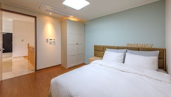 friemily pool villa and hotel