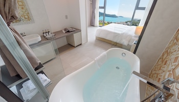 friemily pool villa and hotel