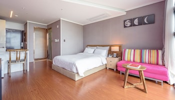 friemily pool villa and hotel