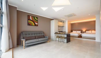 friemily pool villa and hotel