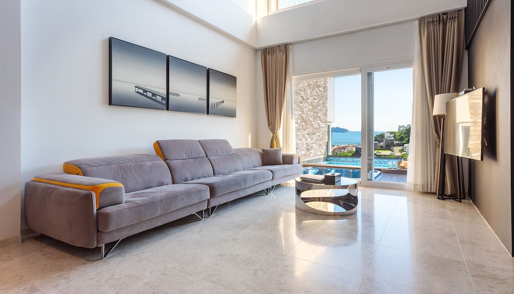 friemily pool villa and hotel