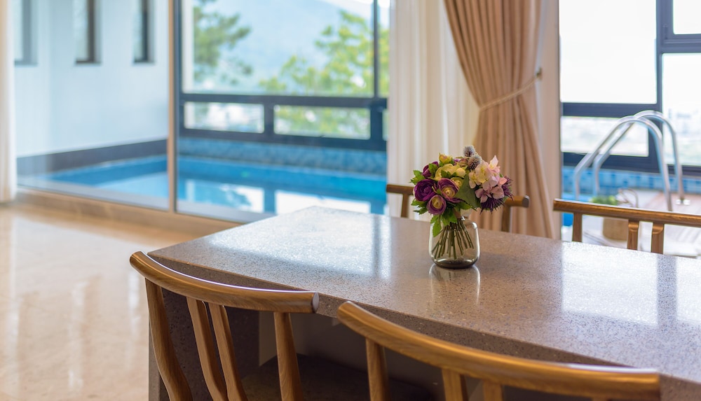 friemily pool villa and hotel